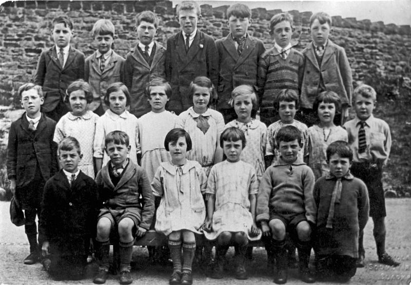 Long Preston School Group c1930.JPG - Long Preston School Group. ( around 1930 ? ) Back Row: Len Foster - Eric Heaton - John Shepherd - John Parker - Alec Beaty - Jacky Irving - Billy Pye Middle Row: Jim Metcalfe - Alice Brown - Elsie Ercombe - Nellie Bullock - Nellie Slater - Alice Harkson - Phylis Irving - Violet Loveridge - Jim Addison ( Vicar's son) Front Row: Teddy Moorby - Fred Pye - Nancey Kayley - Agnes Procter - Teddy Kayley - Jack Kayley   ( Can anyone put an exact date on this? ) 